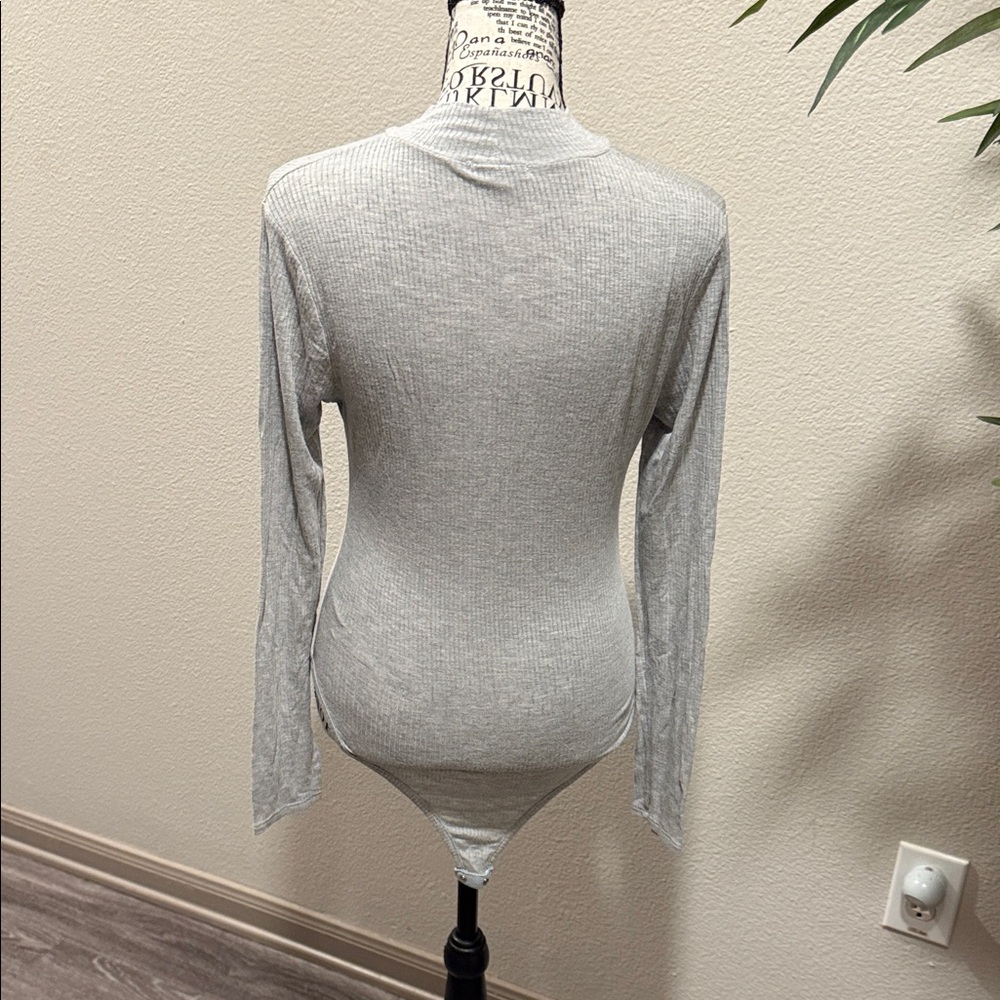 a'gaci Light Gray Long Sleeve Bodysuit - Picture 2 of 2